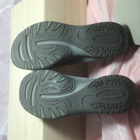 Sketchers Memory Foam gel infused suede slip ones - Picture 6 of 7